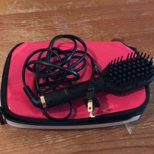 Amika polished perfection mini straightening brush